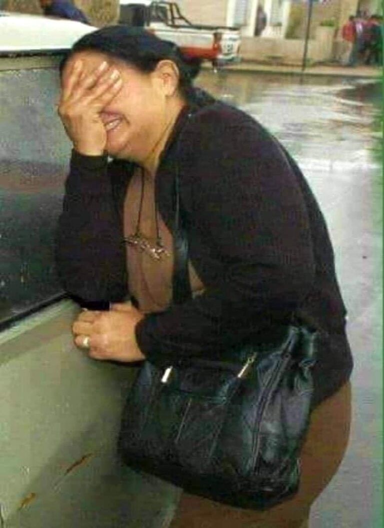 A woman entered a supermarket wearing basic clothing and an expression of sadness.