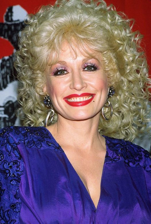 “She Was Heavily Criticized For Wearing The Revealing Outfit”: 78-Year-Old Dolly Parton’s Recent Look Sparked a Heated Debate!