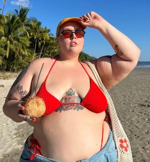 Plus-sized model claps back at trolls who attack bikini photos – ‘look away’