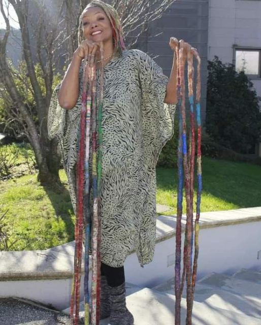 A Woman From Minnesota Holds The Guinness World Record For The Longest Nails, But The Reason Behind Is Heartbreaking