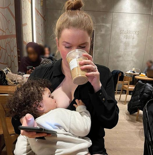 Texas mom breastfeeds newborn son at a restaurant