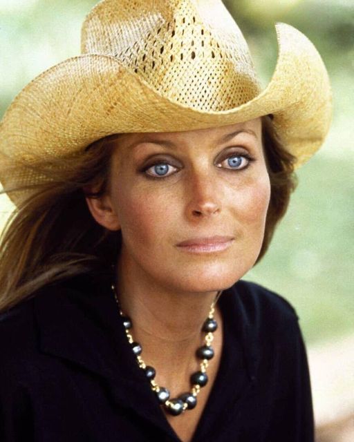 Those eyes, Who can recognize this beauty? She was a true beauty icon but today she turned 67. How can the time fly by so fast, you wont believe how she looks now at