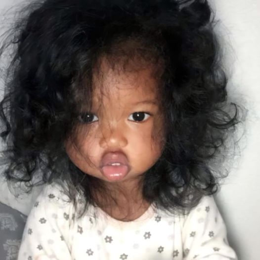 This baby with big lips, the daughter of a Kenyan mother and a Laotian father, has grown up quite a bit. See how she looks after 12 years…