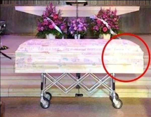 Teenage girl dies of cancer – when her mom looks at her coffin, her heart is filled with warmth