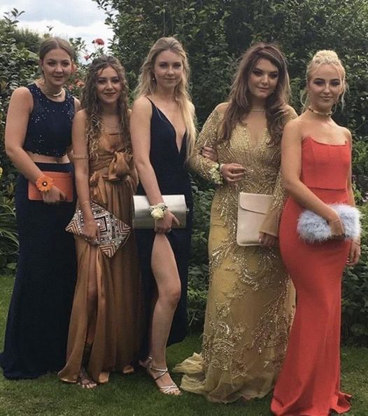 Five girls pose for prom photo – later it causes a frenzy online due to little hidden detail