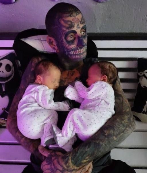 Dad With 240 Tattoos Faces Backlash As People Think He Is A Horrible Father – Then His Wife Reveals The Truth